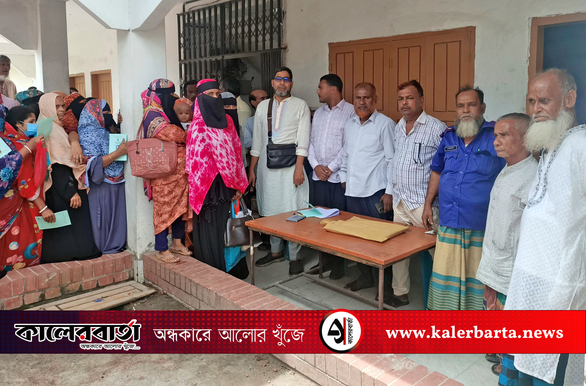 নারিশায় ভিডব্লিউবি কার্ড বিতরণ, ২ বছর ধরে চাল পাবে ২৮৮ পরিবার