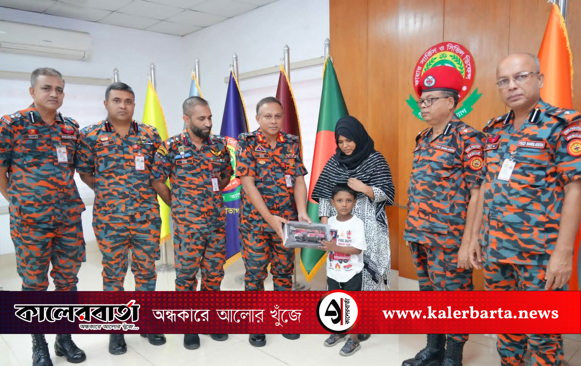 টঙ্গীর কেমিক্যাল অগ্নিদুর্ঘটনায় ফায়ারফাইটারের পরিবারকে আর্থিক সহায়তা