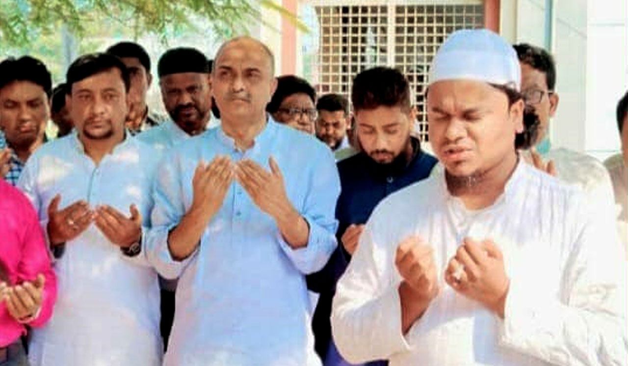 ভেড়ামারায় আওয়ামী লীগ নেতার কবর জিয়ারত করলেন বিএনপি'র মনোনীত প্রার্থী, কালের বার্তা