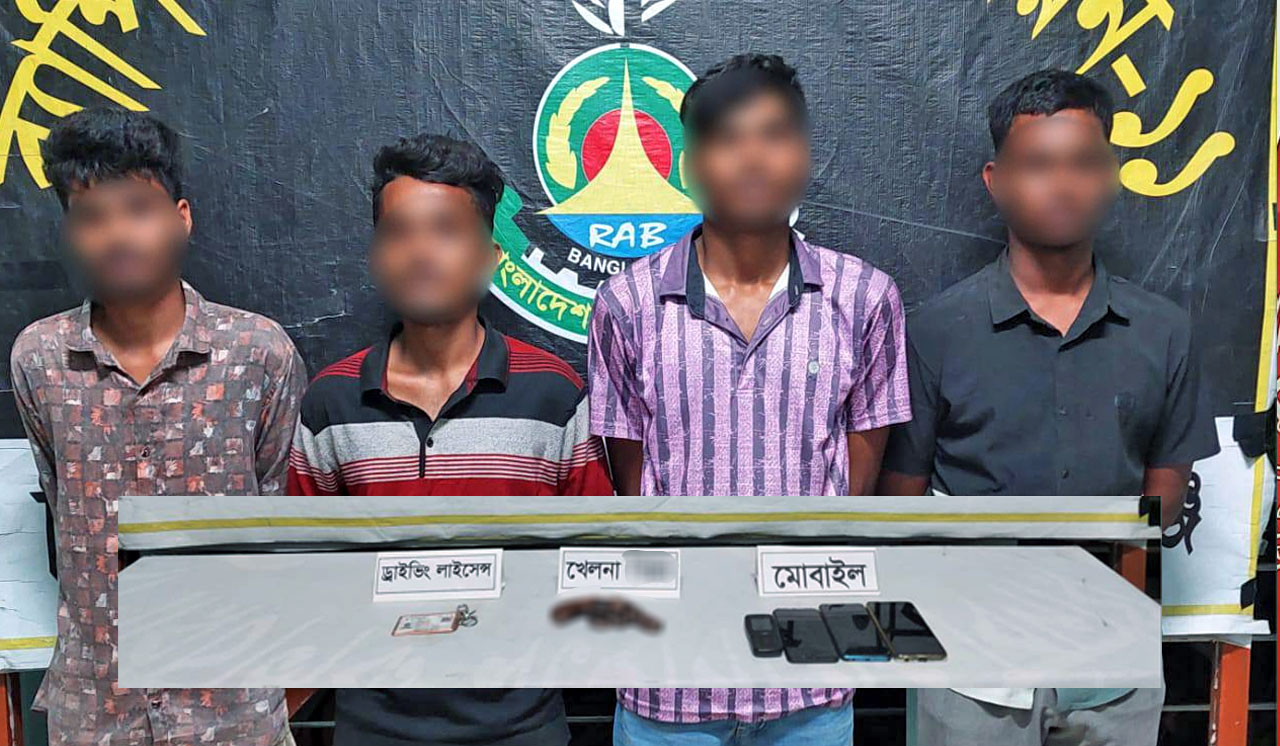 রাজধানীর ৩০০ ফিটে ‘সিনেমাটিক স্টাইলে’ বাইক ডাকাতি: ডামি অস্ত্রসহ গ্রেফতার ৪, কালের বার্তা