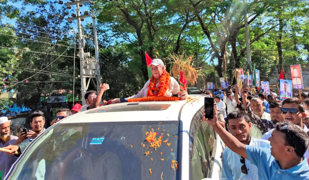 লামায় বিএনপির মনোনীত ধানের শীষ প্রতীকের প্রার্থী সাচিং প্রু জেরীর পথসভা, কালের বার্তা
