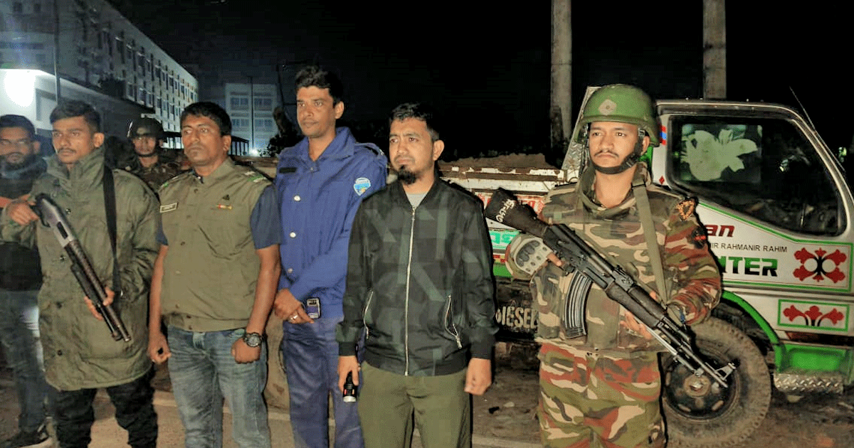 আলীকদম সেনা জোন ও উপজেলা প্রশাসনের অভিযানে ছয় লক্ষ টাকা জরিমানা
