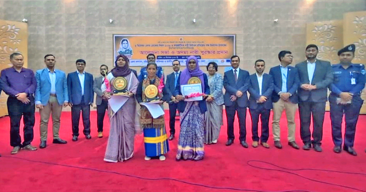 খাগড়াছড়িতে রোকেয়া দিবসে “অদম্য নারী সম্মাননা” পেলেন ৩ নারী