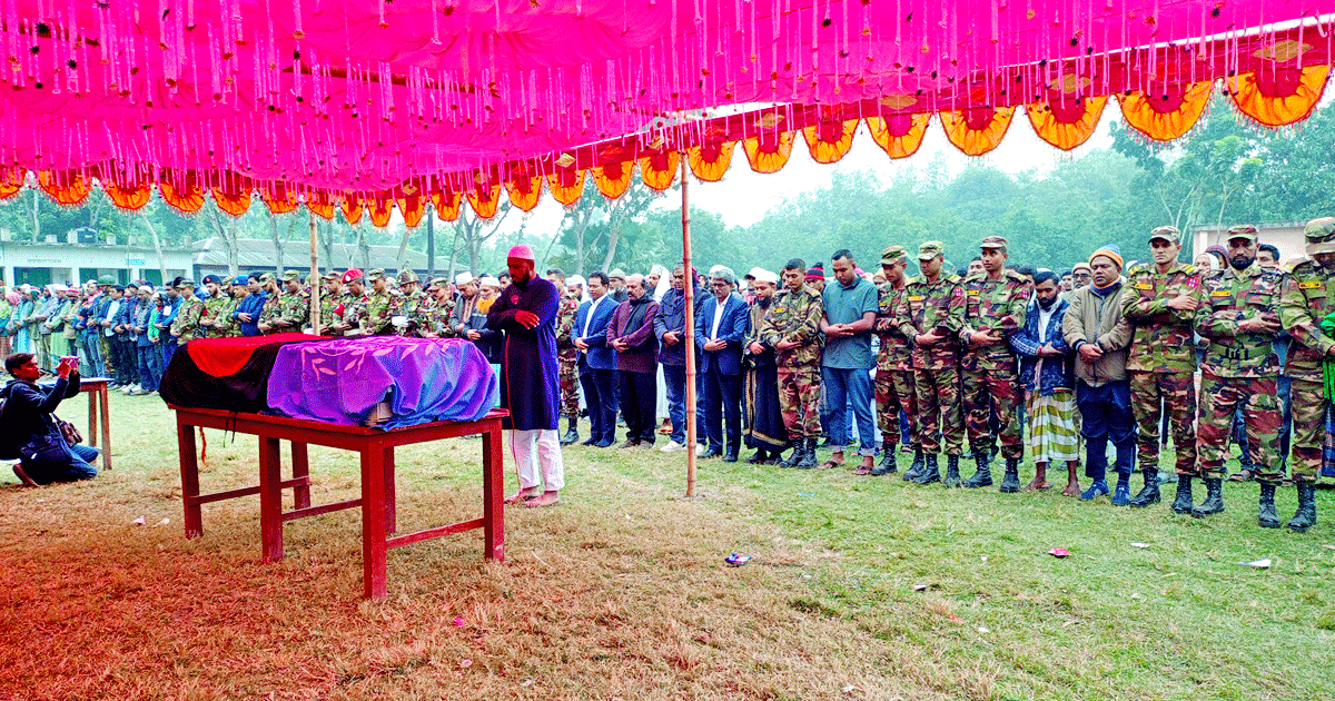 নাটোরে শহীদ মাসুদ রানার জানাজা ও দাফন সম্পন্ন