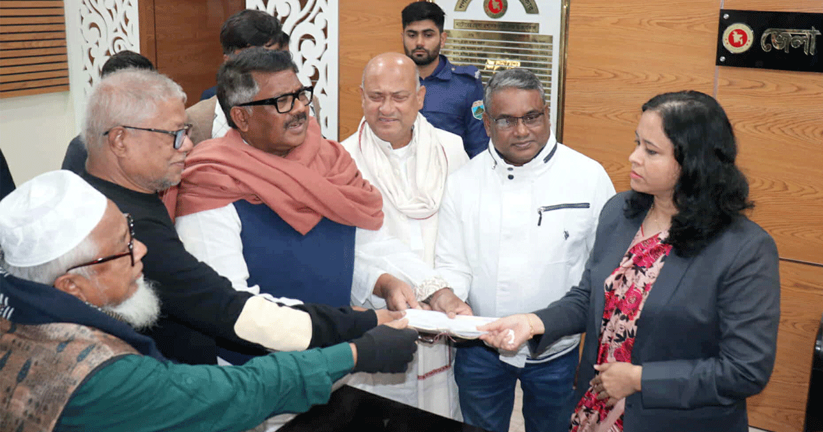 বিএনপি মনোনীত প্রার্থী রুহুল কুদ্দুস তালুকদার দুলু মনোনয়নপত্র জমা দিলেন