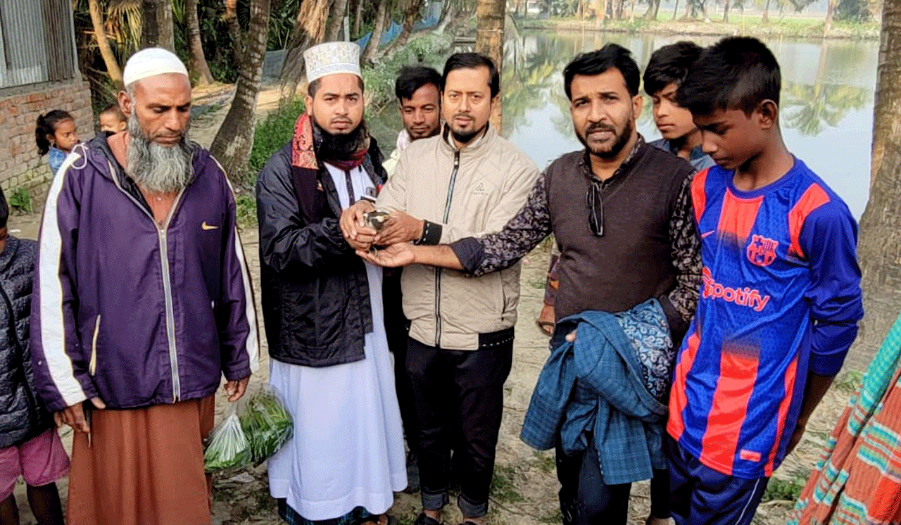 সিংড়ায় পরিবেশ কর্মীদের অভিযান, মুক্ত হলো ৫টি শালিক, কালের বার্তা