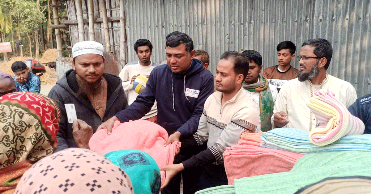 গোবিন্দগঞ্জে সতিতলা ইসলামী যুব সংঘের উদ্যোগে শীতবস্ত্র বিতরণ