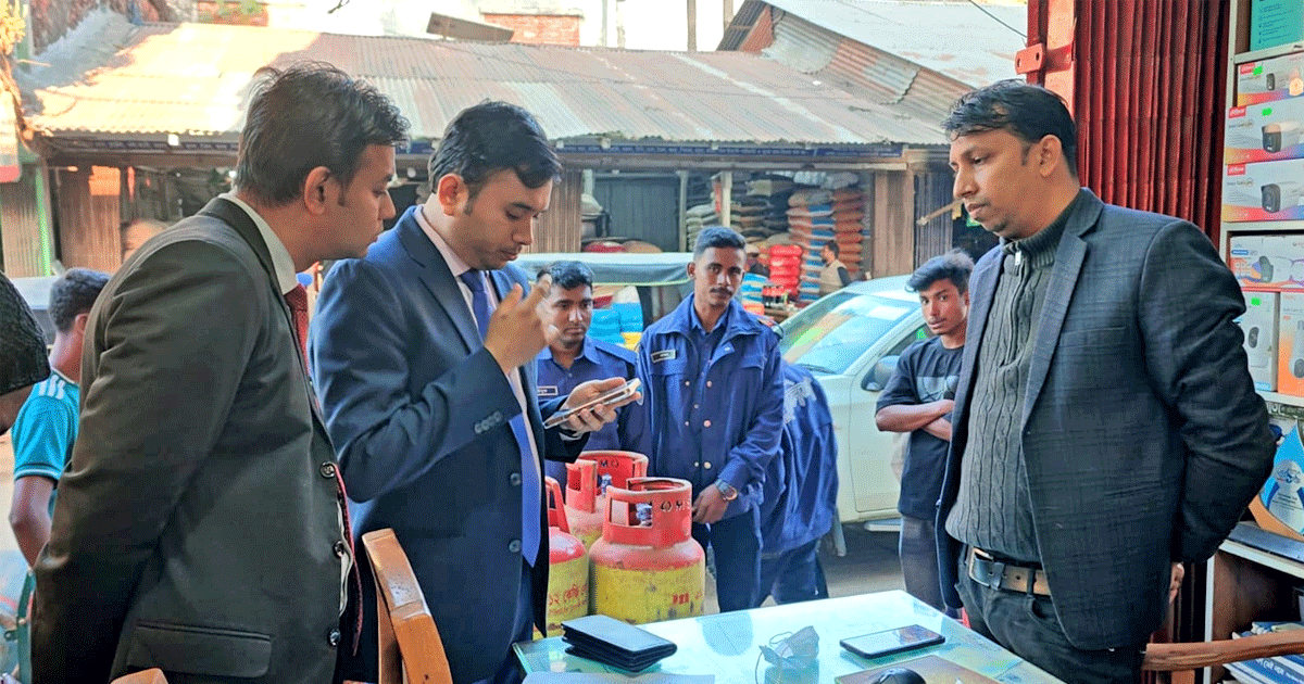 খাগড়াছড়িতে অতিরিক্ত মূল্যে সিলিন্ডার গ্যাস বিক্রির দায়ে জরিমানা