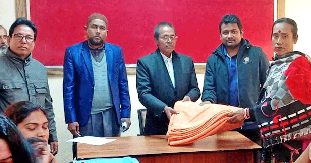 পাঁচবিবিতে তৃতীয় লিঙ্গের জনগোষ্ঠীর মাঝে শীতবস্ত্র বিতরণ