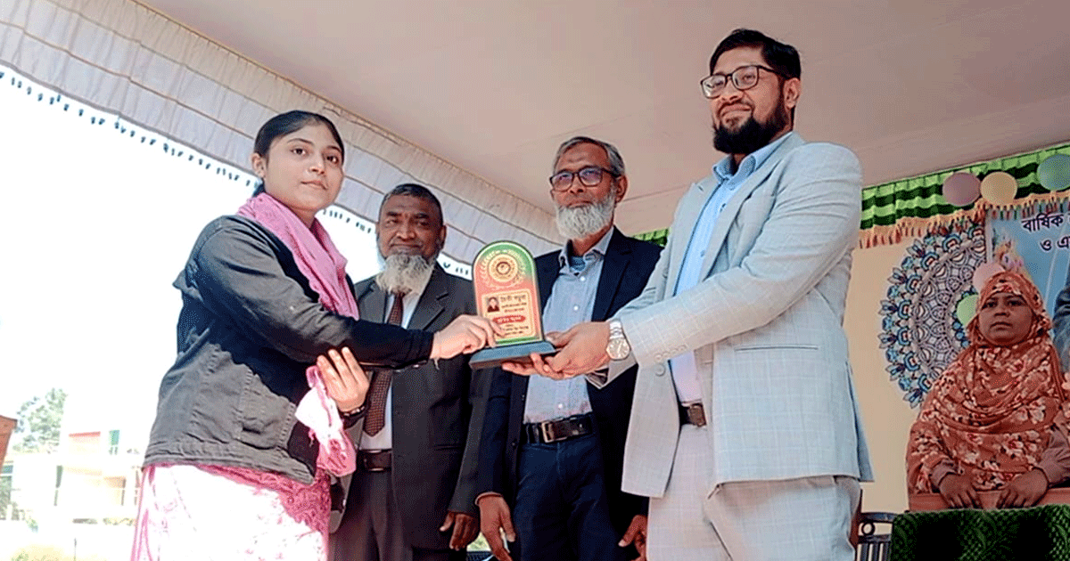 লামা আদর্শ বালিকা উচ্চ বিদ্যালয়ে পুরস্কার বিতরণ ও কৃতি শিক্ষার্থীদের সংবর্ধনা অনুষ্ঠিত