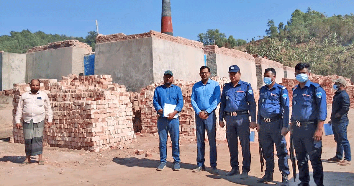 লামায় অবৈধ ইটভাটায় প্রশাসনের অভিযান: ১০ লক্ষ টাকা জরিমানা