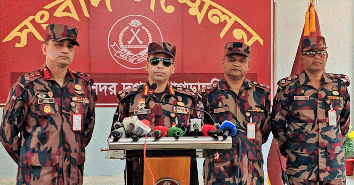 আসন্ন নির্বাচন উপলক্ষে খাগড়াছড়ি ৩২ বিজিবির সাংবাদিকদের নিয়ে সংবাদ সম্মেলন