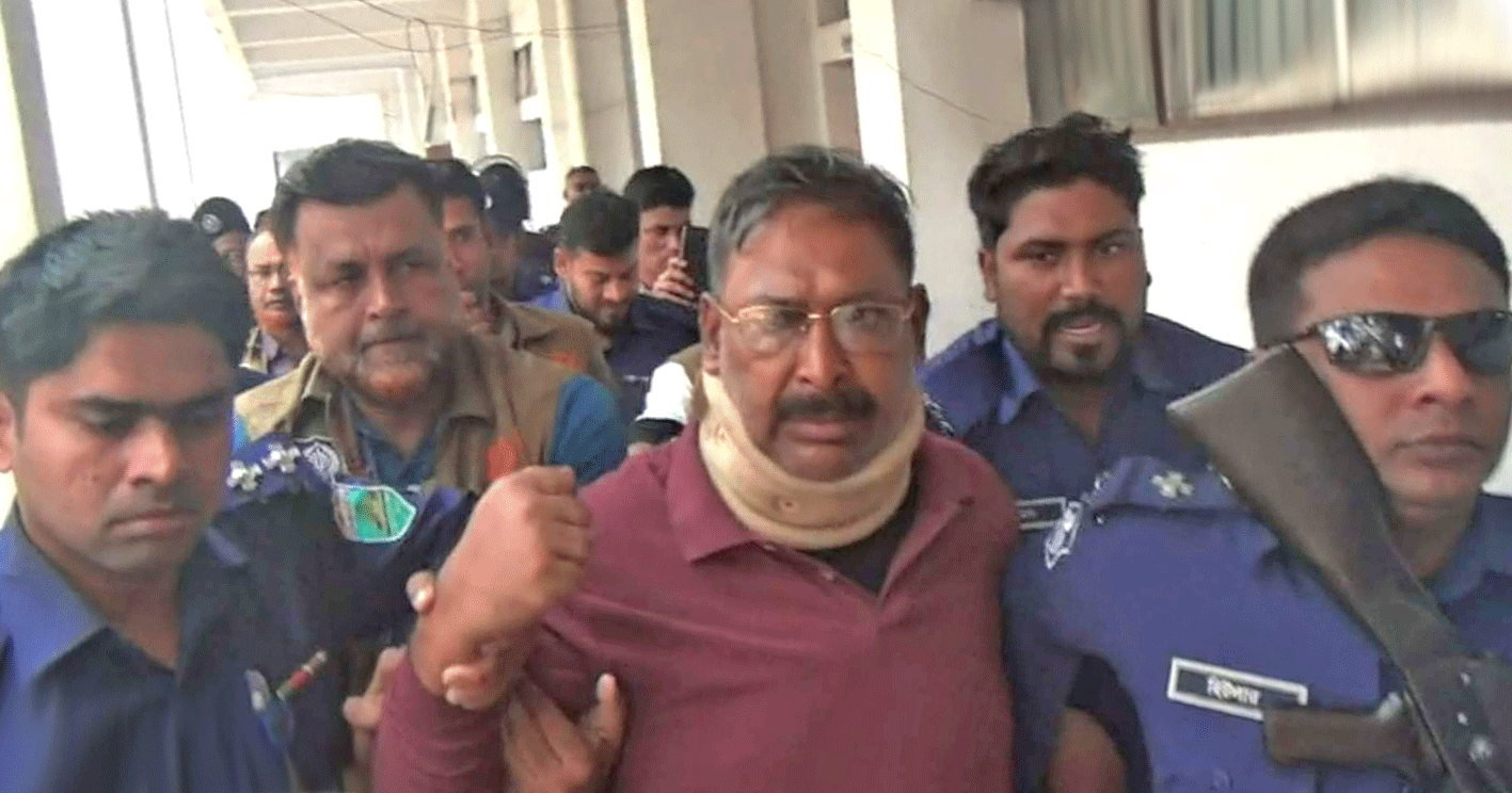 নাটোরে যুবলীগ সভাপতিকে গ্রেফতারের পর আদালতের মাধ্যমে জেলহাজতে প্রেরণ, জয় বাংলা স্লোগান