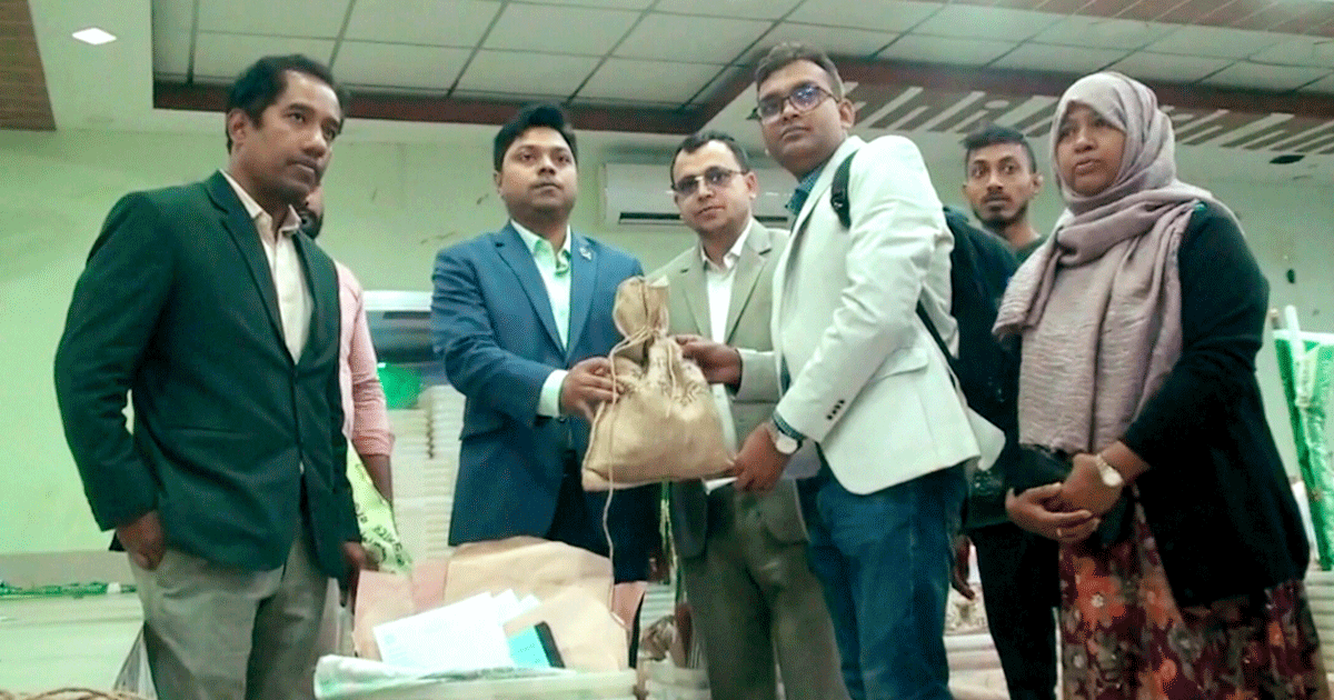 নাটোরের নির্বাচনী আসনগুলোতে সংসদ নির্বাচন ও গণভোটের সরঞ্জাম বিতরণ