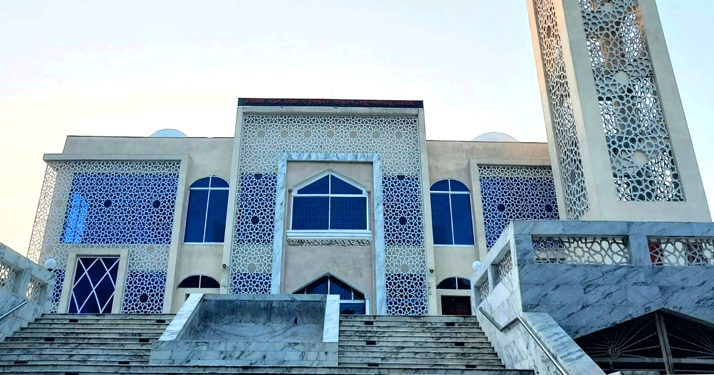 পলাশবাড়ী মডেল মসজিদ তিন বছরেও চালু হয়নি, জেলা প্রশাসকের নির্দেশের পরও অগ্রগতি শূন্য