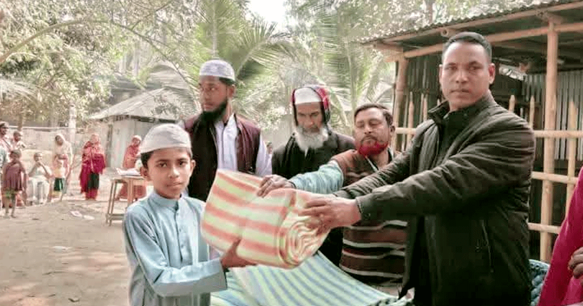 পলাশবাড়ীর কিশোরগাড়ী ইউপিতে সেনা সদস্য হান্নানের নিজ অর্থায়নে এতিমখানায় কম্বল বিতরণ