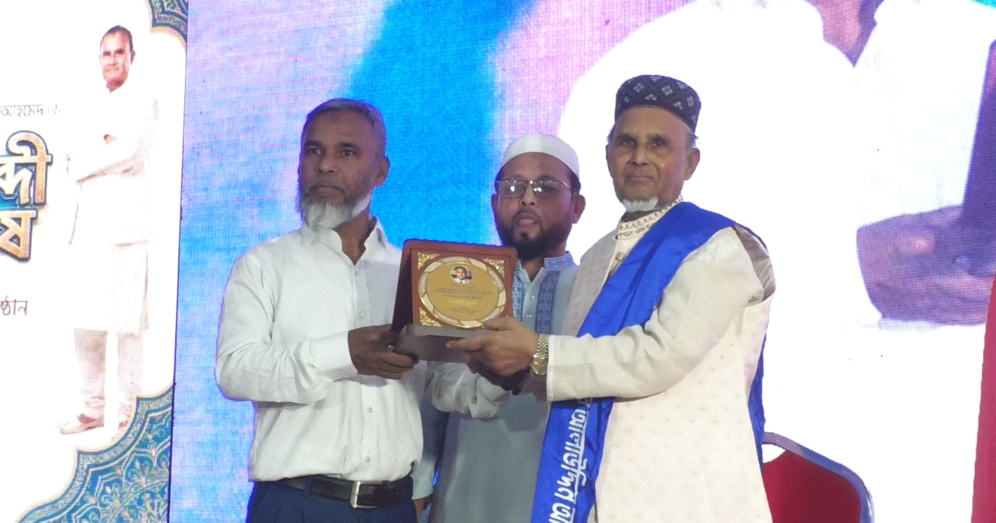 কুষ্টিয়ার শিল্পোদ্যোক্তা আলাউদ্দিন আহমেদ ‘শতাব্দী পুরুষ’ সম্মাননায় ভূষিত