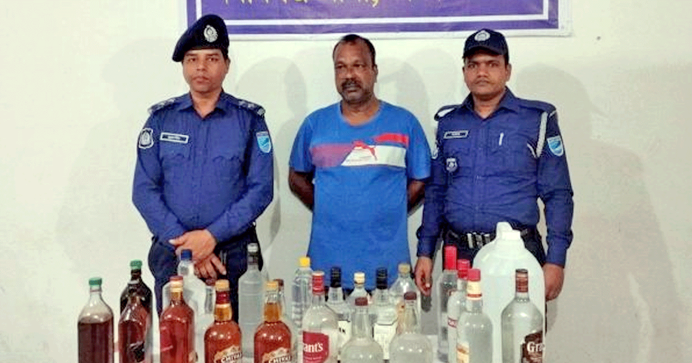 নবাবগঞ্জে ৪২ লিটার চোলাই মদসহ মাদক ব্যবসায়ী গ্রেপ্তার