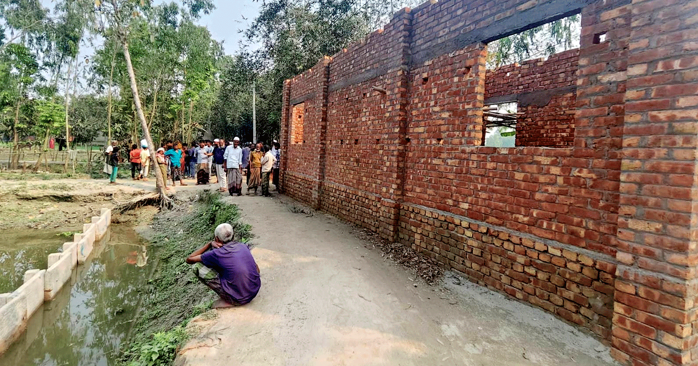 পলাশবাড়ীতে উন্নয়নে অবহেলিত চালিতাদহ গ্রামের প্রধান সড়ক, দুর্ভোগে গ্রামবাসী