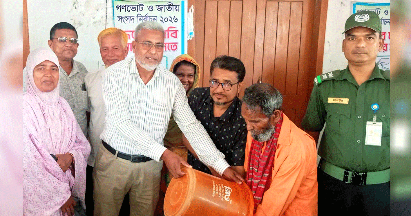 বাগজানা ইউনিয়নবাসীকে ভিজিএফের চাল দিলেন চেয়ারম্যান নাজমুল হক
