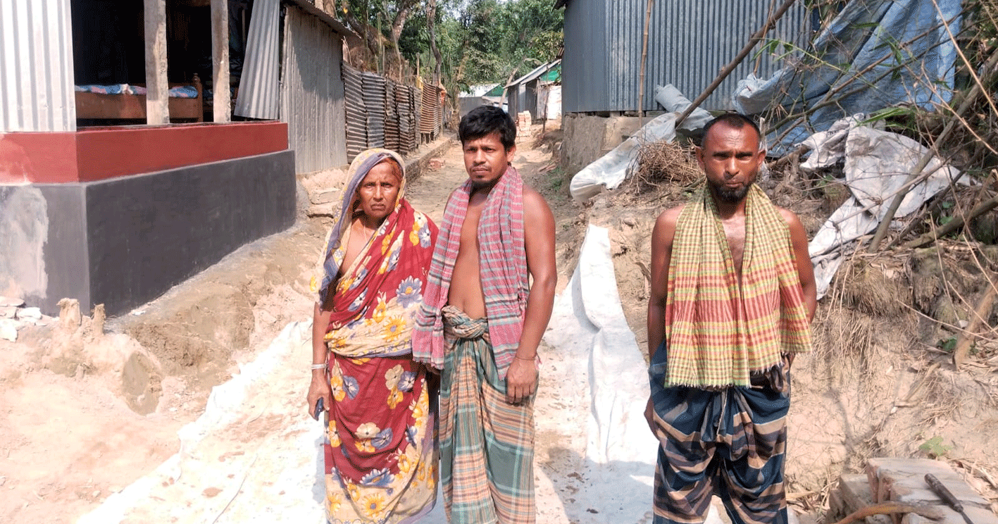 কুলিয়ারচরে সরকারি রাস্তার দুই পাশ দখলমুক্ত না হওয়ায় নির্মাণাধীন রাস্তার কাজ বন্ধ; জনদুর্ভোগ চরমে
