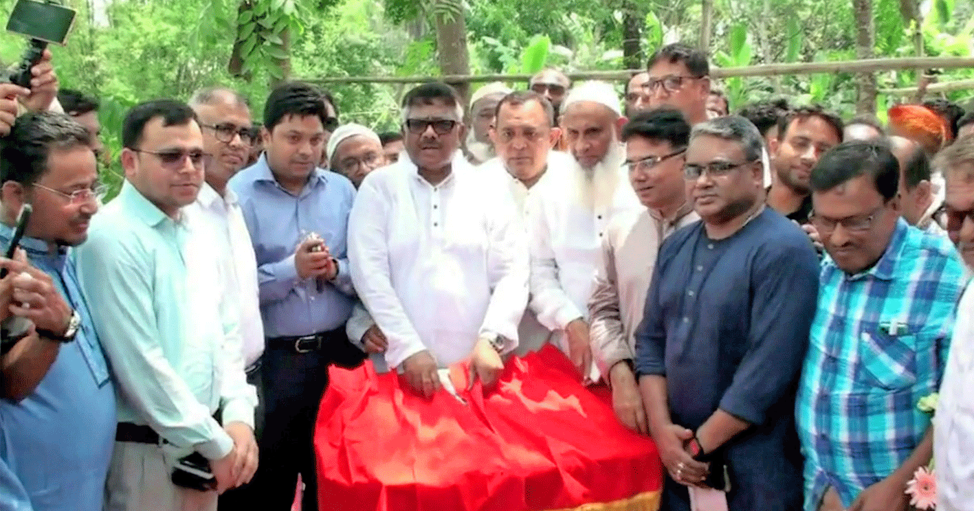 খাল খননের মাধ্যমে দেশের কৃষকদের ভাগ্যের উন্নয়ন হবে -নাটোরে হুইপ দুলু