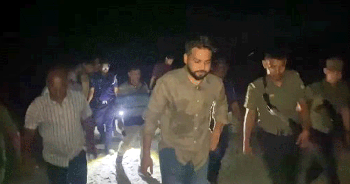 দোহারের পদ্মার বালু খেকোদের ‘বালু-বেলা’ শেষ: মাঝরাতে ম্যাজিস্ট্রেটের এন্ট্রি