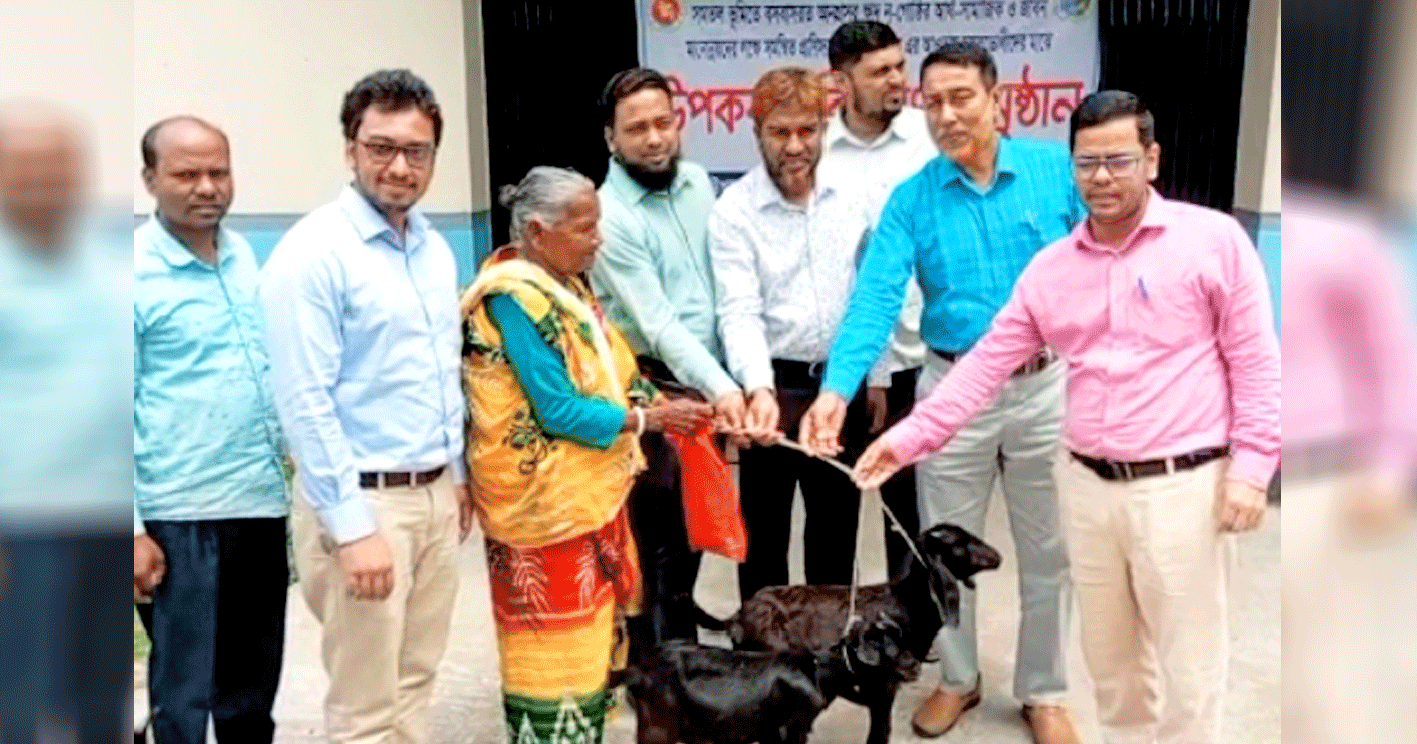 পাঁচবিবিতে ক্ষুদ্র নৃগোষ্ঠীর মাঝে ছাগল প্রদান