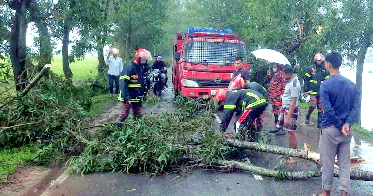 শ্রীমঙ্গলে কালবৈশাখী ঝড়ে ব্যাপক ক্ষয়ক্ষতি : বিদ্যুৎ ব্যবস্থা লণ্ডভণ্ড