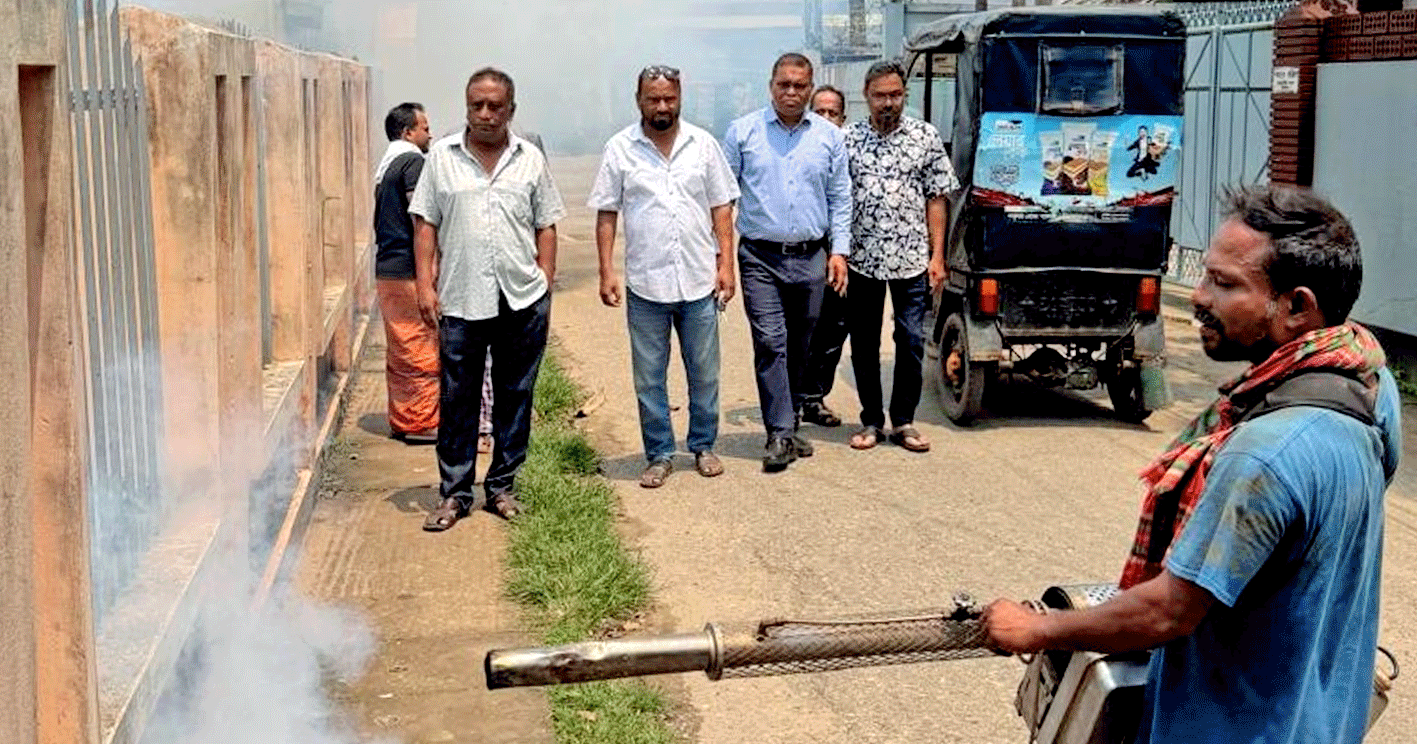 শ্রীমঙ্গলে ডেঙ্গু নিয়ন্ত্রণে জোরদার মশক নিধন অভিযান