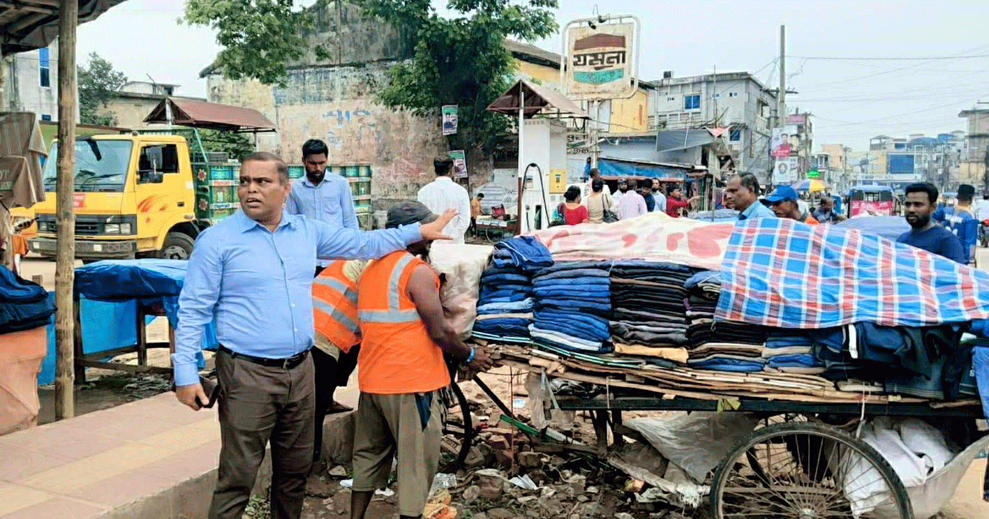 শ্রীমঙ্গলে ফুটপাত ও সড়ক দখলমুক্ত করতে পৌরসভার বিশেষ অভিযান