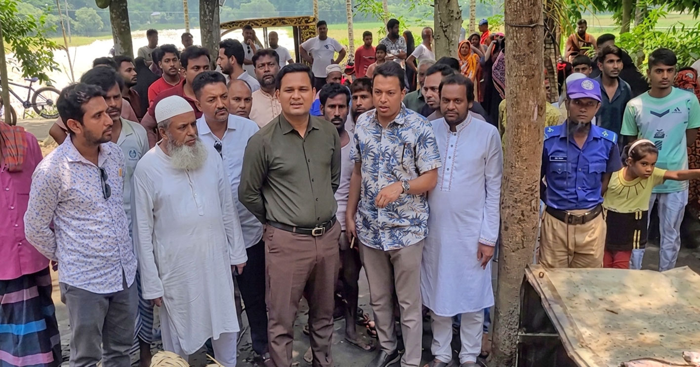অগ্নিদুর্ঘটনায় নিঃস্ব পরিবারের পাশে প্রশাসন: এতিম দুই বোনের জন্য সাহায্যের হাত