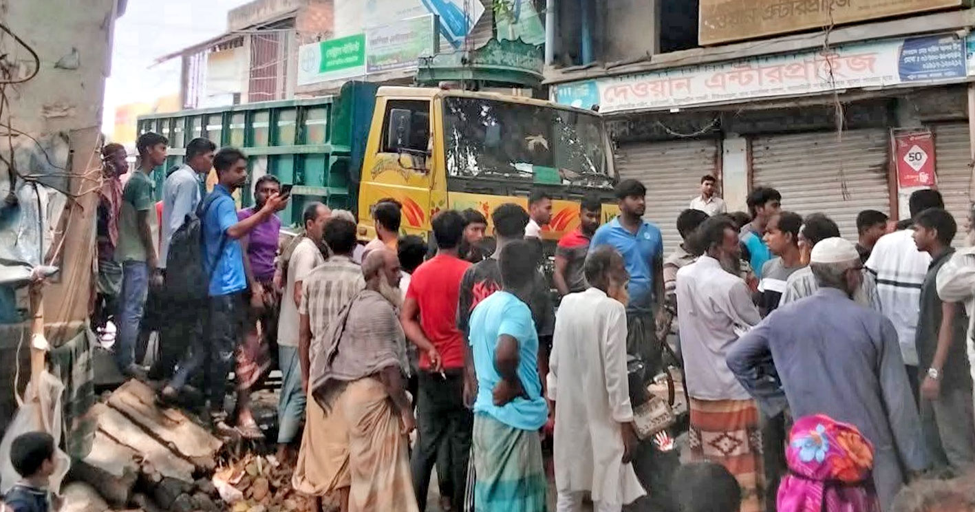 নলডাঙ্গায় ট্রাকের চাকায় পিষ্ট হয়ে ১ জন নিহত