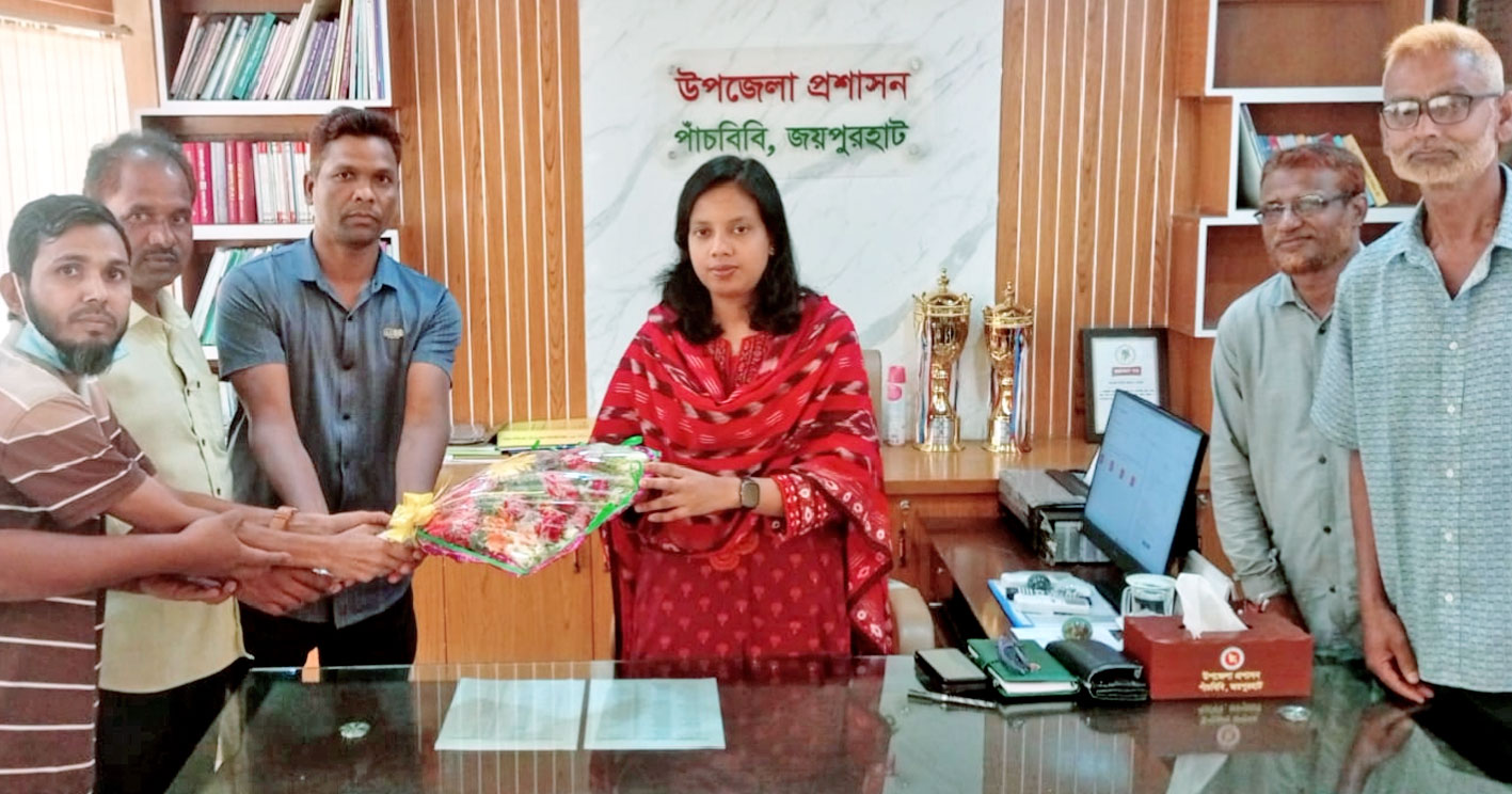 পাঁচবিবি ইউএনওর সঙ্গে সৌজন্য সাক্ষাৎ করেন সাবেক ফুটবলাররা