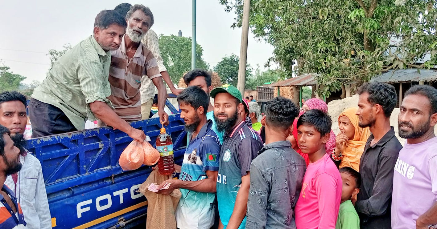 পাঁচবিবিতে টিসিবির পণ্য বিক্রয়