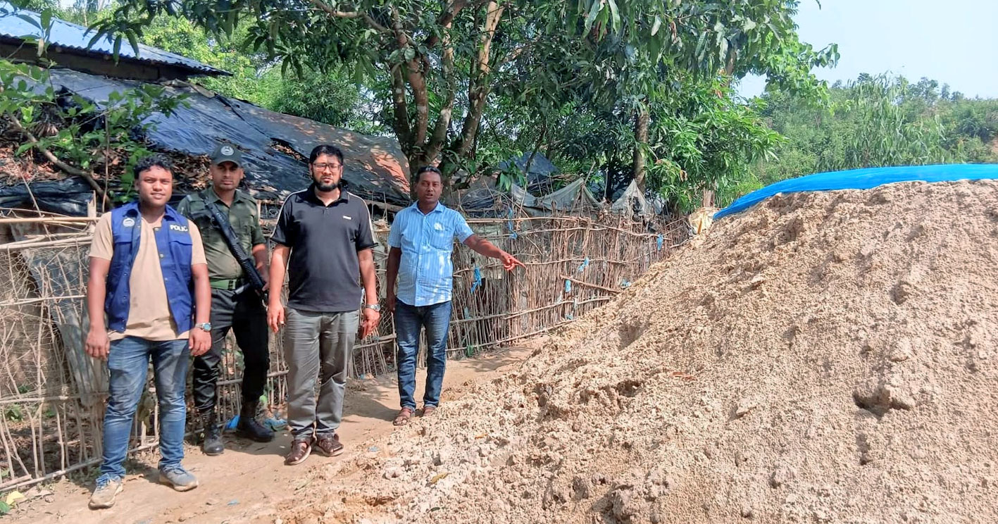 লামার ফাঁসিয়াখালী ইউনিয়ন যেন আরেক সলিমপুর: সংবাদ প্রকাশের পর প্রশাসনের সাঁড়াশি অভিযান, বালু ও মেশিন জব্দ