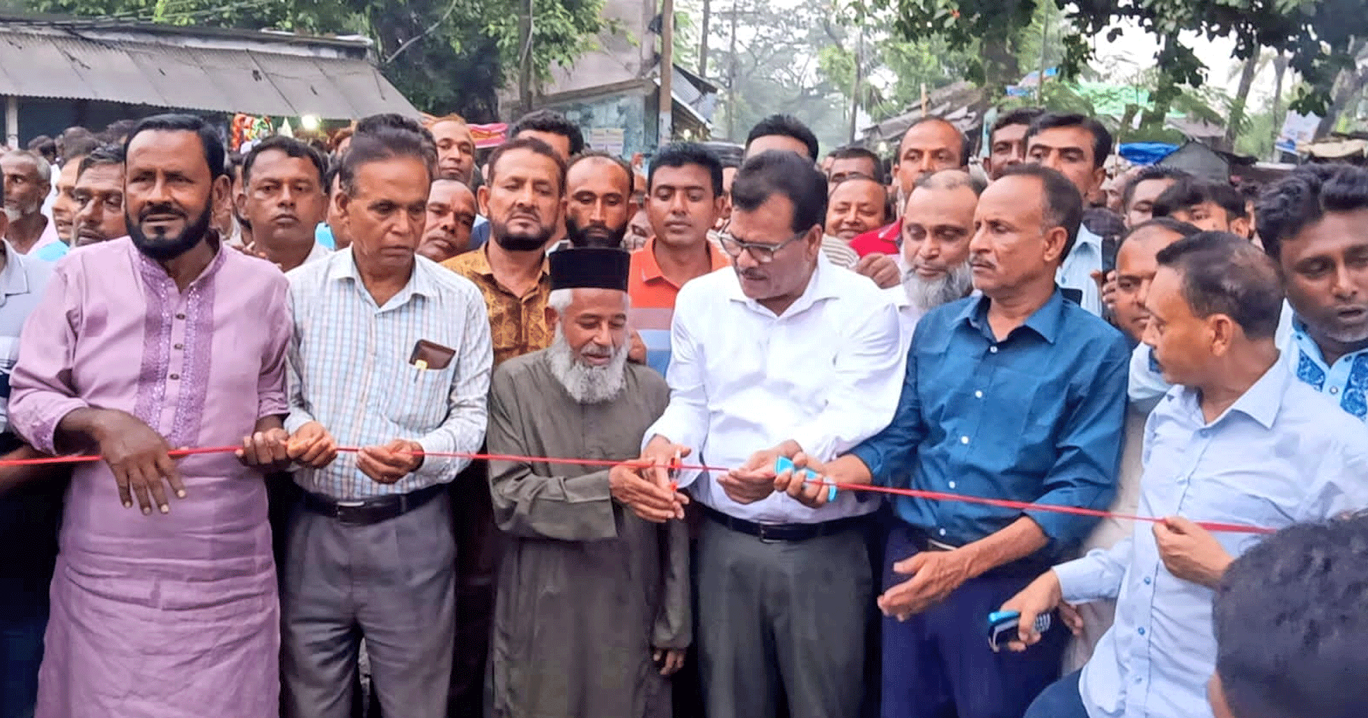 তালায় মহান্দী-কাশিমনগর ভায়া খলিলনগর সড়কের পুনঃসংস্কার কাজের উদ্বোধন