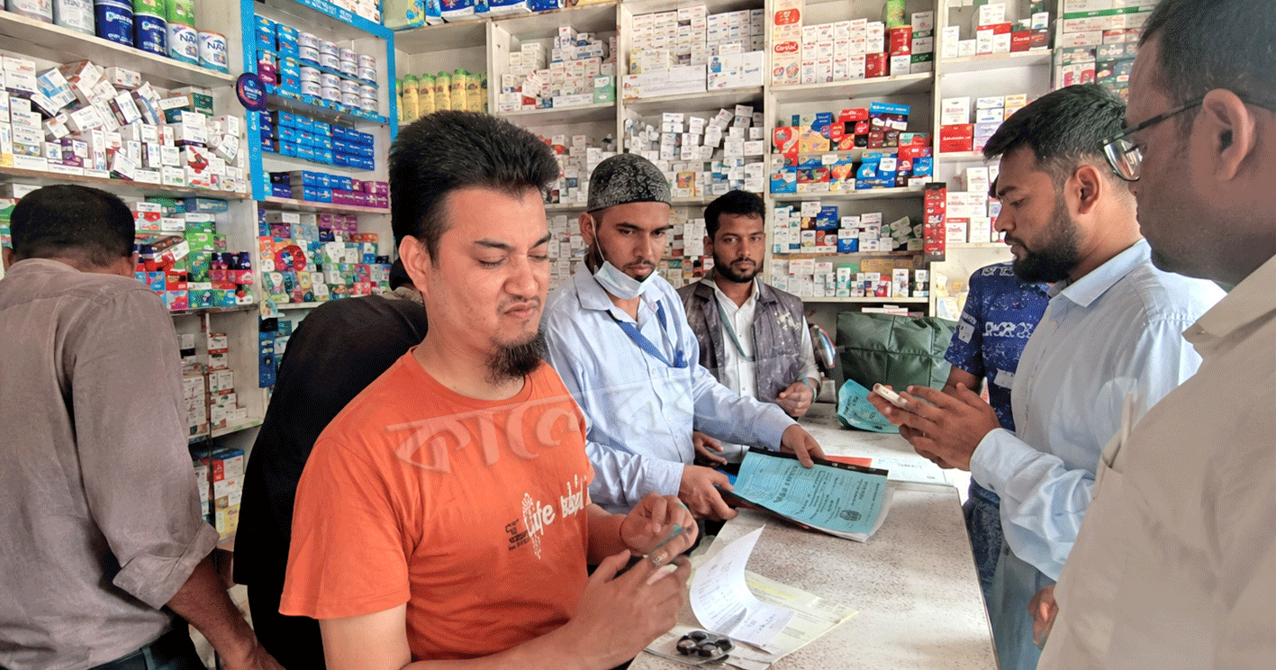 দোহারে ভ্রাম্যমাণ আদালতের অভিযানে তিনটি ফার্মেসিকে জরিমানা