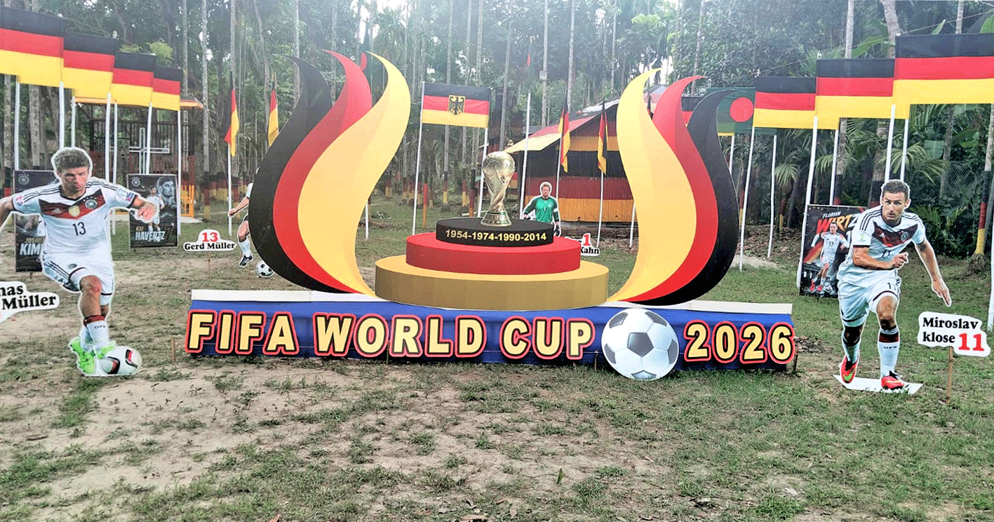 বিশ্বকাপ ফুটবল উন্মাদনা জার্মানির পতাকার আদলে নাটোরে সাজানো হলো পুরো বাড়ি