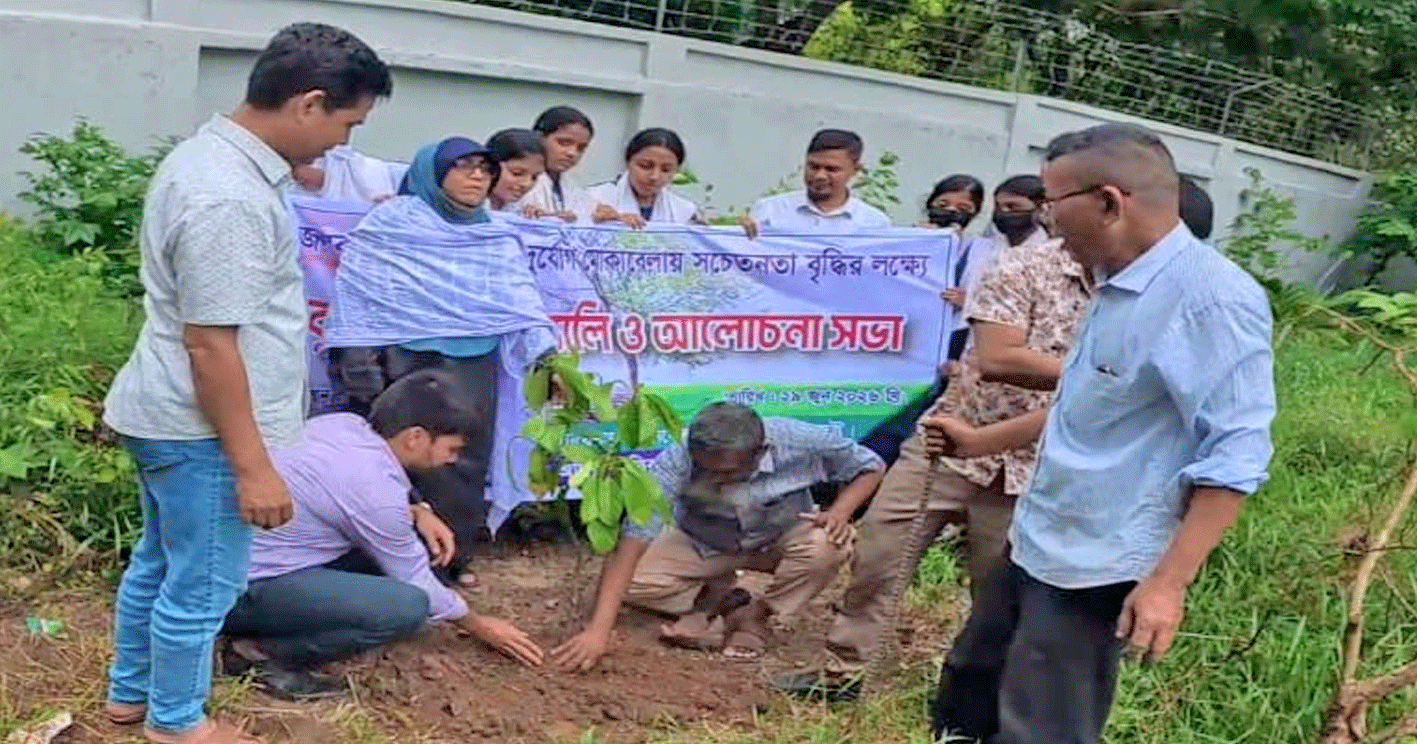 লামা আদর্শ বালিকা উচ্চ বিদ্যালয়ে বৃক্ষরোপণ, র‍্যালি ও আলোচনা সভা