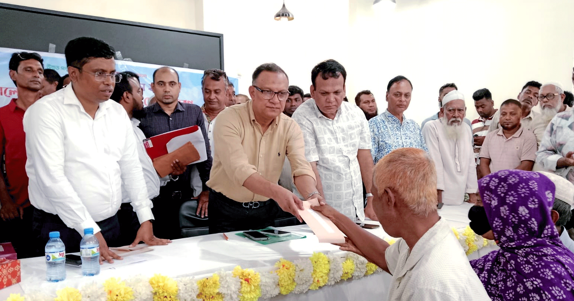 কুলিয়ারচরে কৃষকদের মাঝে বিনামূল্যে বীজ ও সার বিতরণ কার্যক্রম উদ্বোধন করেন প্রতিমন্ত্রী শরীফুল আলম