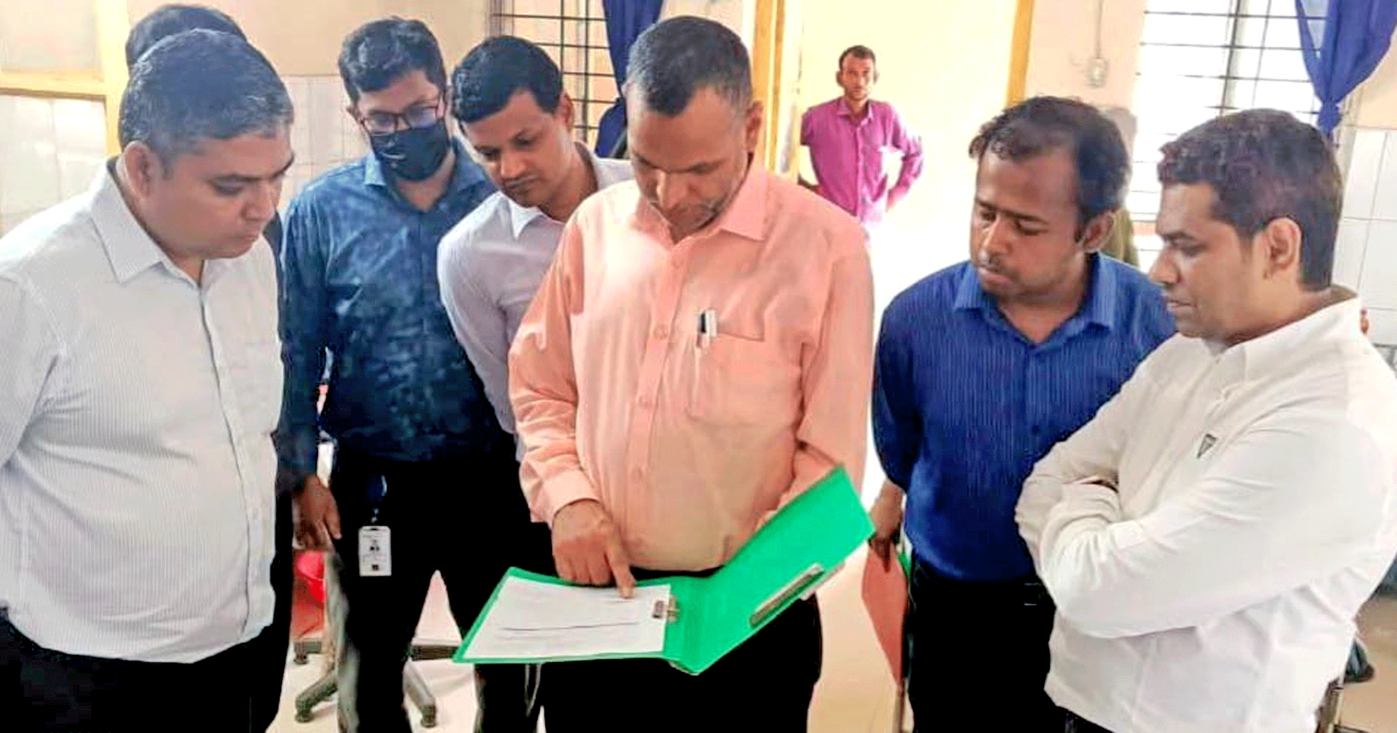 বর্তমান সরকারের ১৮০ দিন পূর্তি উপলক্ষে চরভদ্রাসন উপজেলা স্বাস্থ্য কমপ্লেক্স পরিদর্শনে সিভিল সার্জন