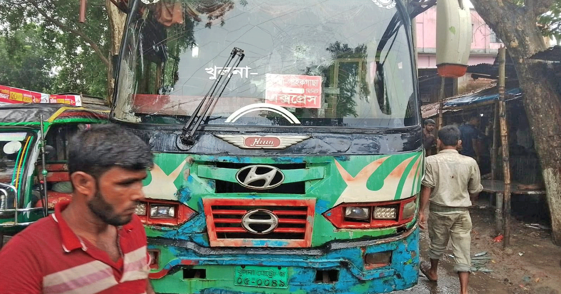 তালায় সড়ক দুর্ঘটনায় স্কুলছাত্র নিহত, বাবা আহত