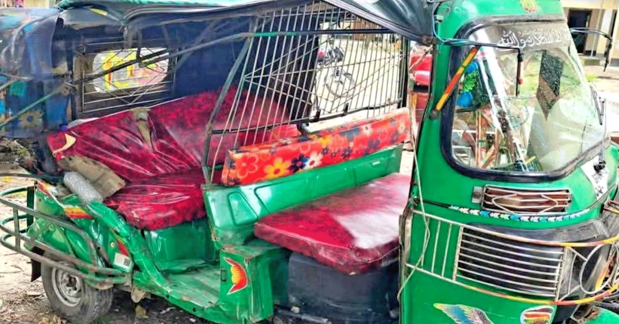 নবাবগঞ্জে সিএনজি ও নসিমনের মুখোমুখি সংঘর্ষে নিহত ১