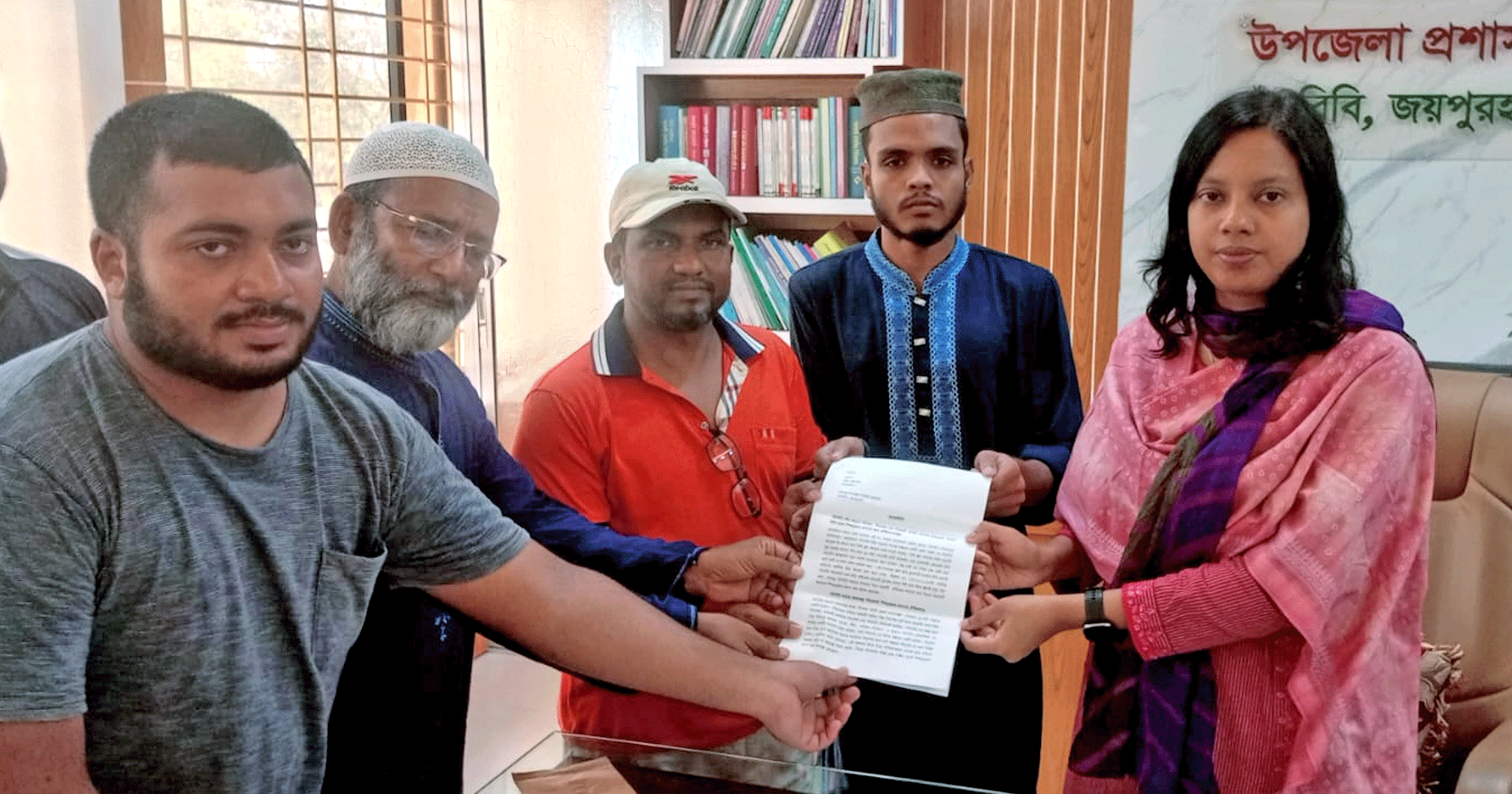 পাঁচবিবিতে দুর্ঘটনা রোধে স্পিড ব্রেকারের দাবিতে জেলা প্রশাসক বরাবর স্মারকলিপি