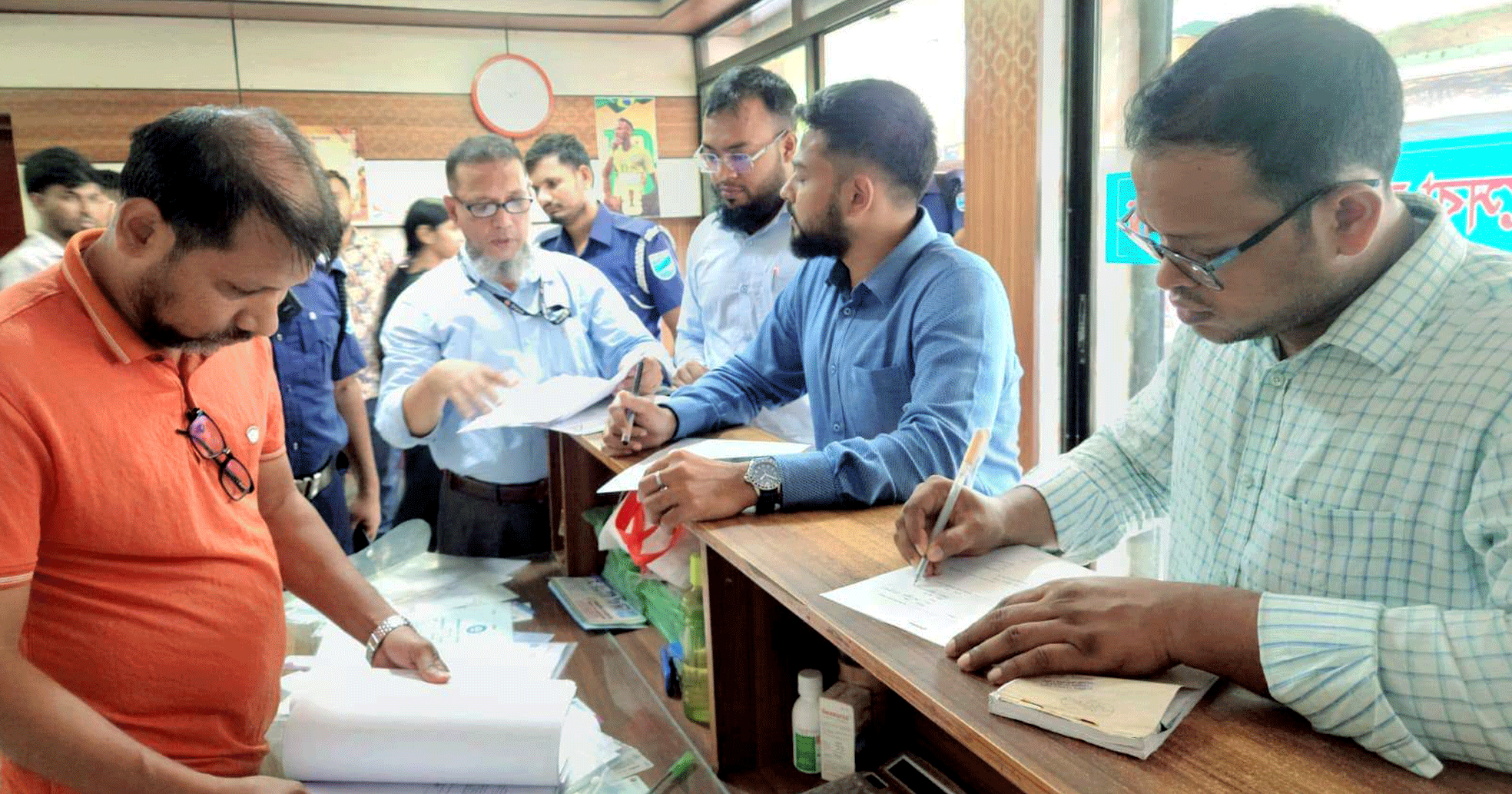 লাইসেন্স নবায়ন না থাকায় দোহারে দুই স্বাস্থ্য প্রতিষ্ঠানে ২০ হাজার টাকা জরিমানা