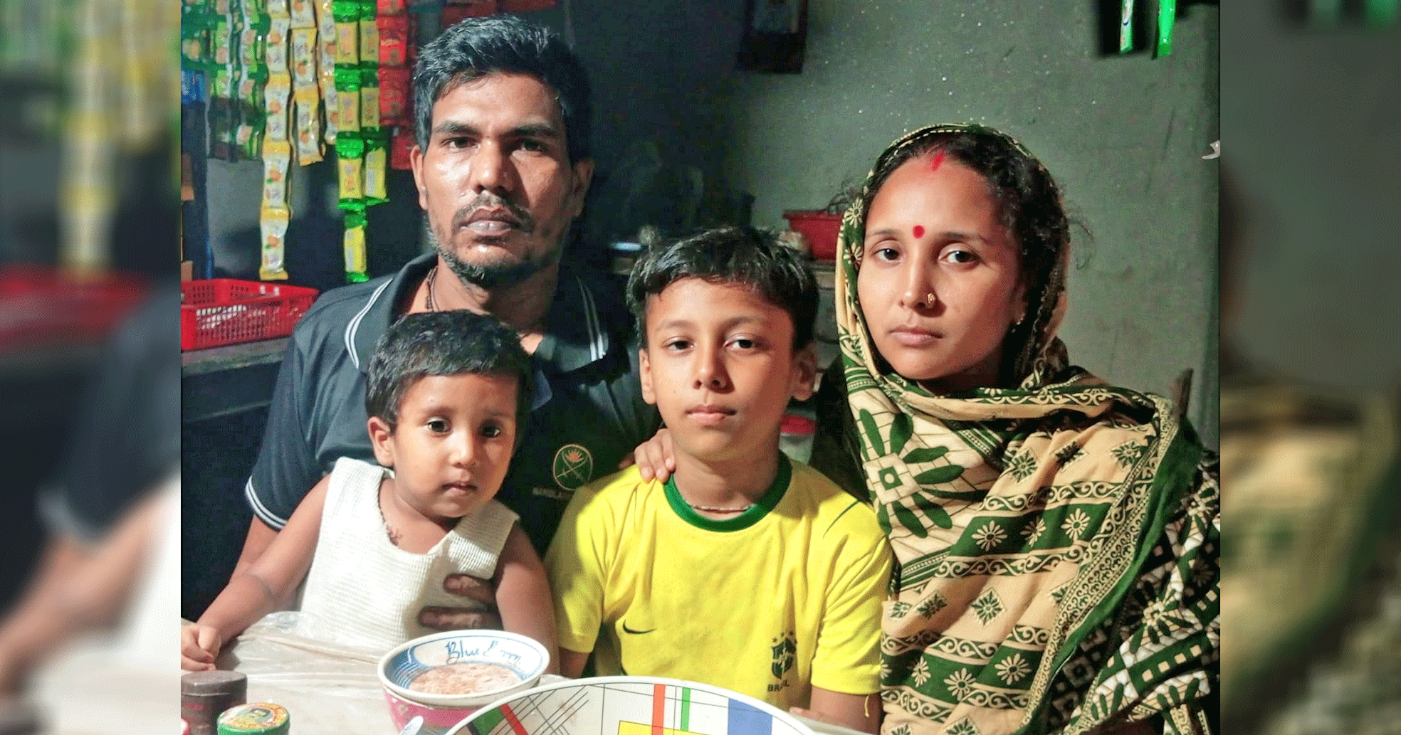 অসুস্থ স্বামী-সন্তান নিয়ে দিশেহারা স্ত্রী