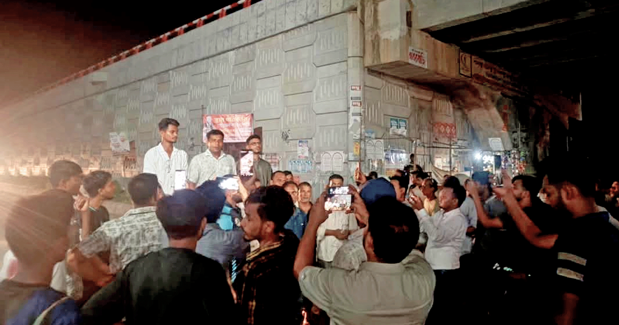 ইউএনও-ডিসি অপসারণের দাবিতে পলাশবাড়ীতে ছাত্রদলের বিক্ষোভ-সড়ক অবরোধ
