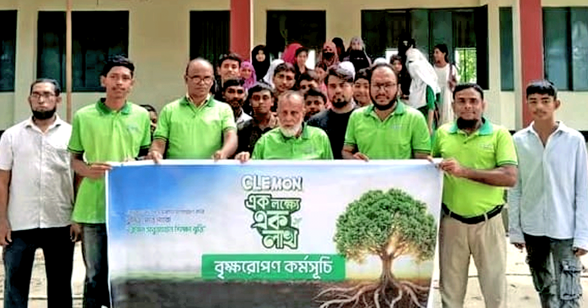 কুলিয়ারচরে ক্লেমন গ্রিনওয়েভের উদ্যোগে শিক্ষার্থীদের মাঝে চারা গাছ বিতরণ
