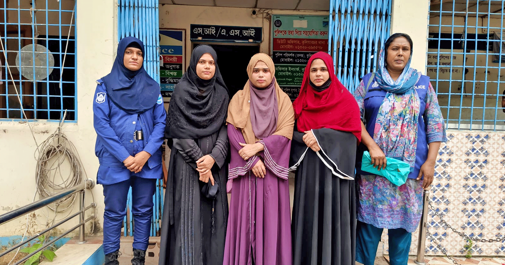 কুলিয়ারচরে সাবেক স্ত্রীর ছবি ভাইরালের হুমকি দিয়ে ৫ লাখ টাকা চাঁদা দাবি; প্রবাসী স্বামীর তিন বোন গ্রেপ্তার
